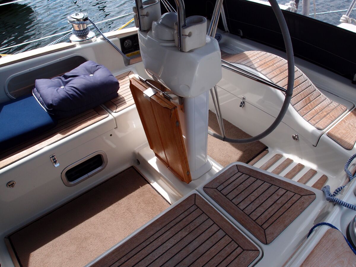 Degeroe38DS-Sailing-World-Yachtbrokers-31