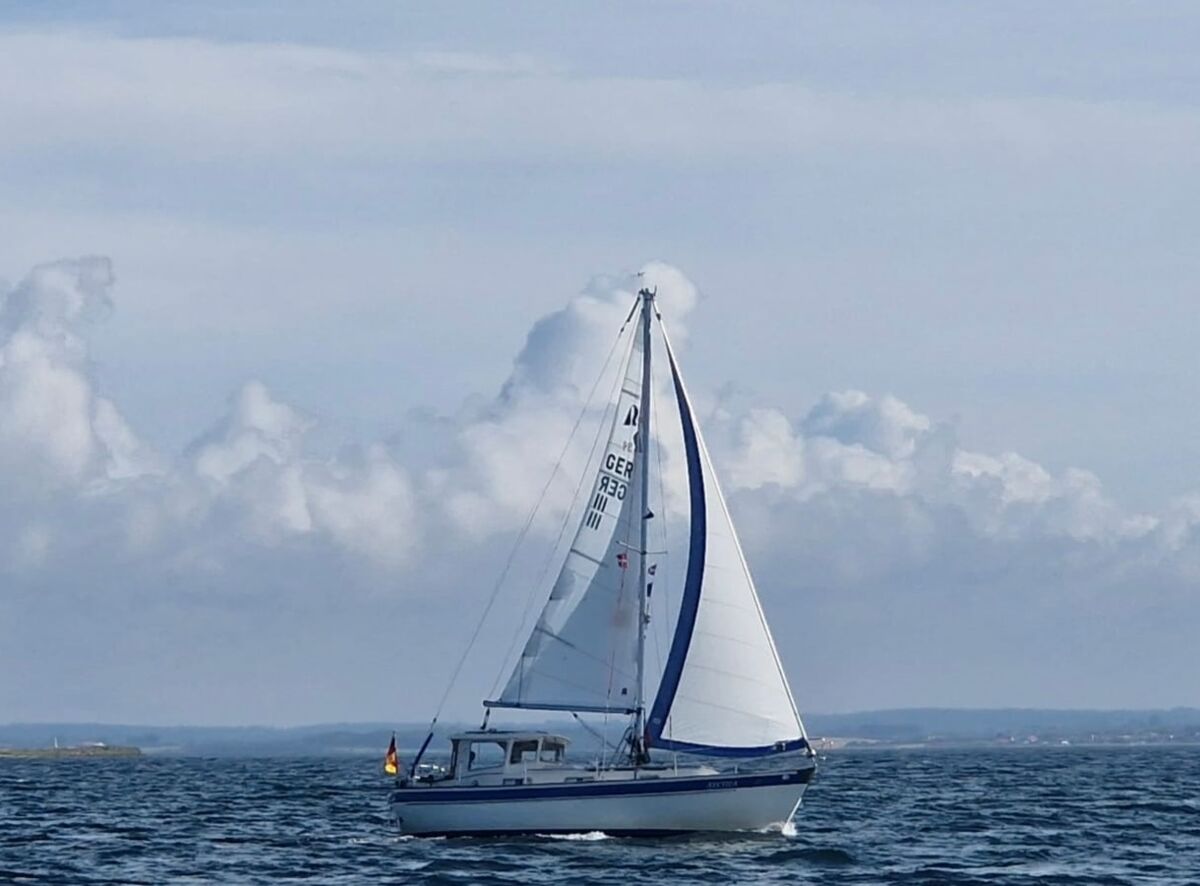 Motorsegler Hallberg-Rassy 94 Sailing World Yachtmakler 92