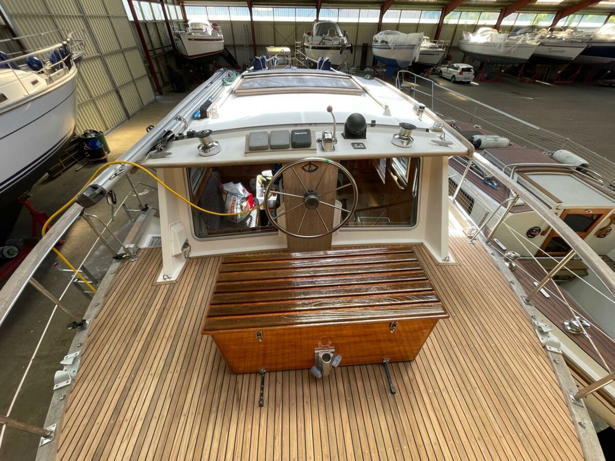 Motorsegler Nauticat 33 Sailing World Yachtmakler 46