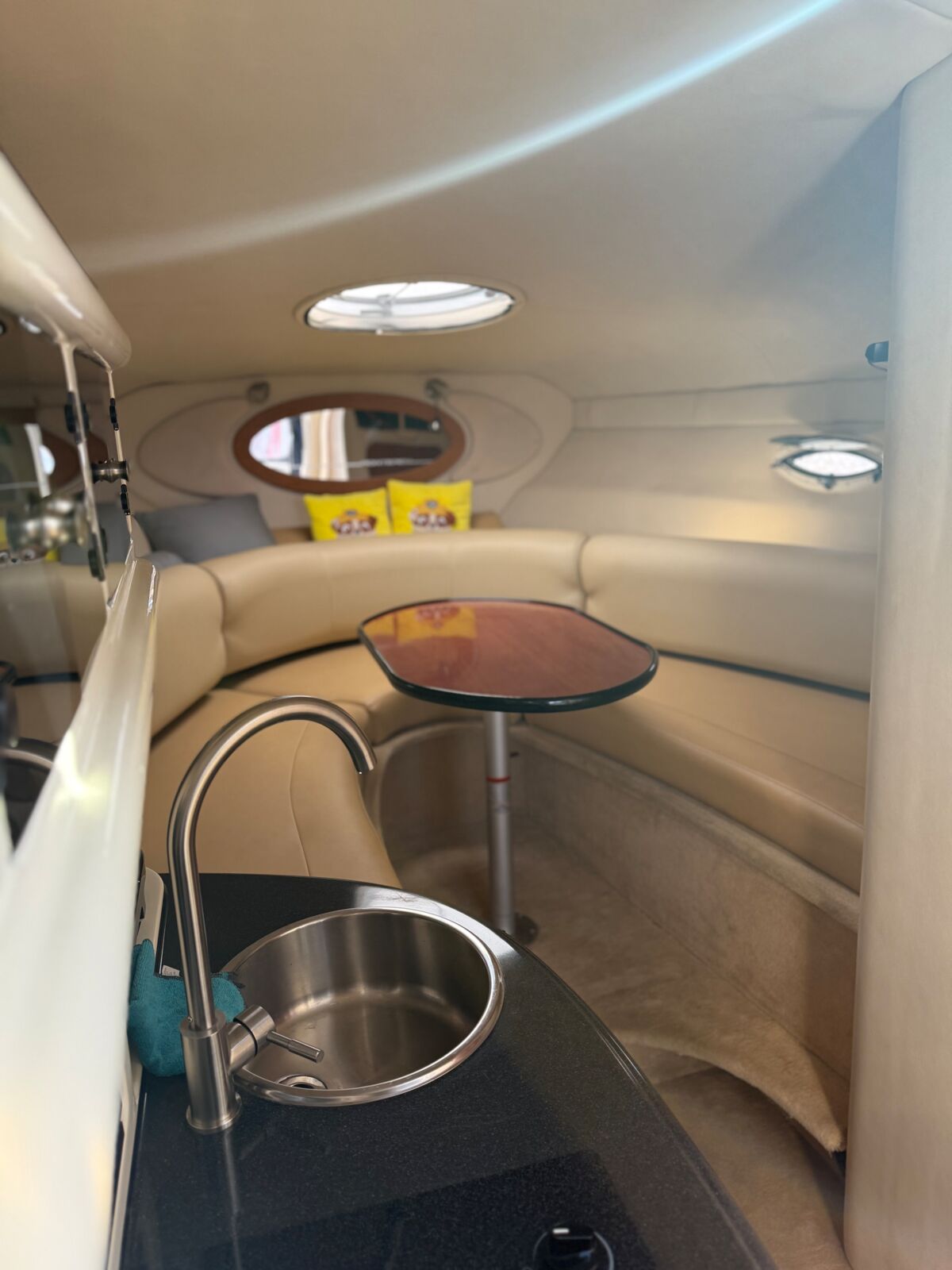 Motoryacht Monterey 270 Cruiser Sailing World Yachtmakler 22