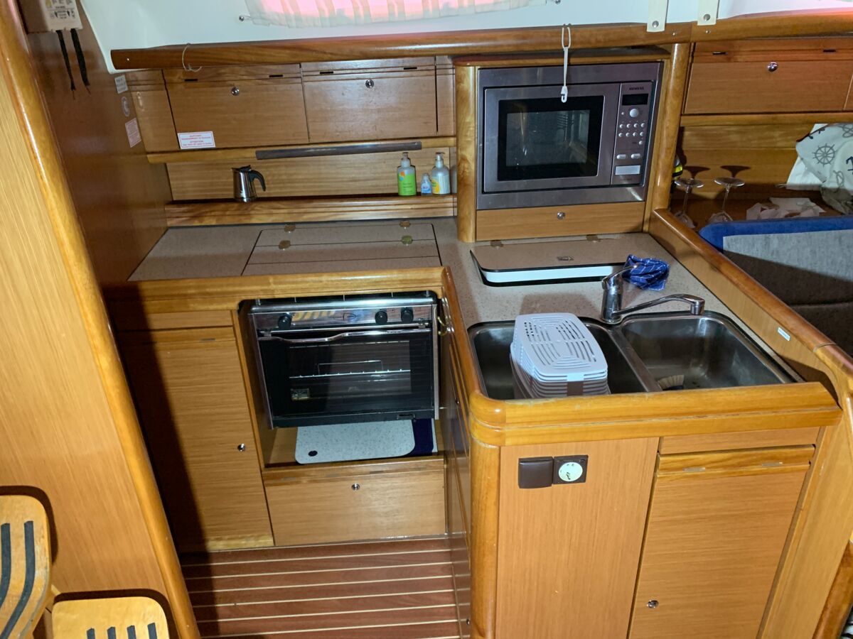 Sailing Yacht Bavaria 34 Cruiser Sailing World Yachtbrokers Heiligenhafen 58