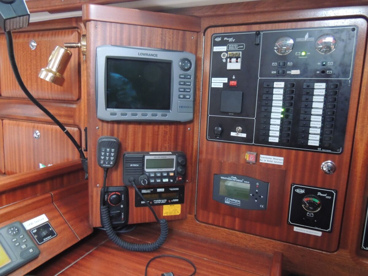 Sailing Yacht Bavaria 42 Sailing World Yachtbrokers 15