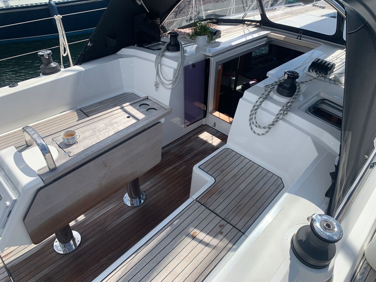 Sailing Yacht Bavaria Cruiser 38 Sailing World Yachtbrokers Heiligenhafen 4