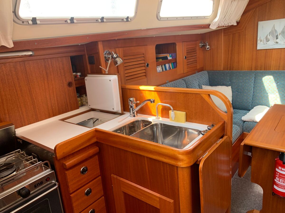 Sailing Yacht Hallberg-Rassy 34 Sailing World Yachtmakler Heiligenhafen 11