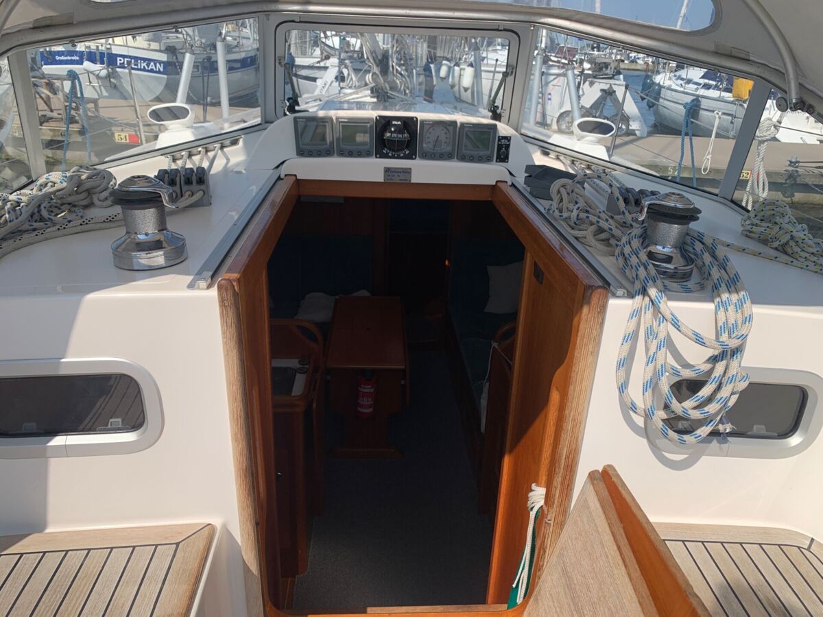 Sailing Yacht Hallberg-Rassy 34 Sailing World Yachtmakler Heiligenhafen 49