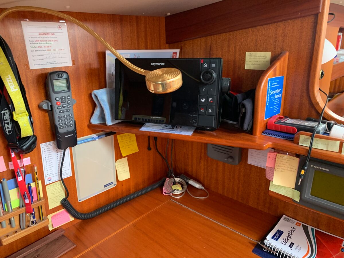 Sailing Yacht Hallberg-Rassy 42 F Sailing World Yachtbrokers Heiligenhafen 40