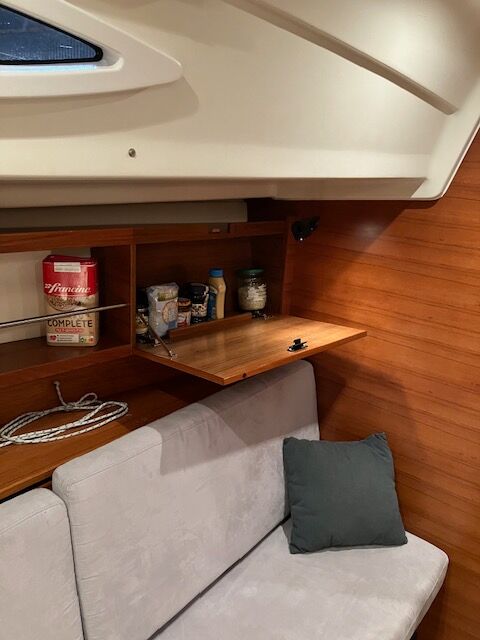 Sailing Yacht Salon 34 Sailing World Yachtbrokers 15