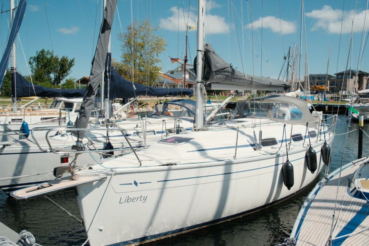 Segelyacht Bavaria 30 Cruiser Sailingworld Yachtmakler Heiligenhafen 1
