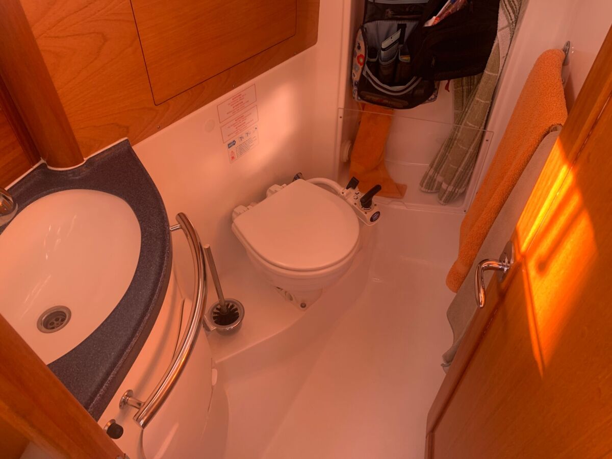 Segelyacht Bavaria 31 Cruiser Sailing World Yachtbrokers Heiligenhafen 23