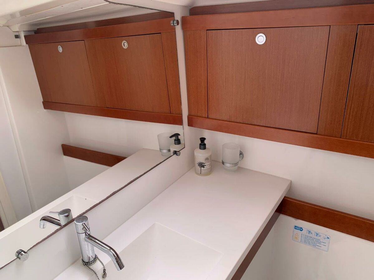 Segelyacht Beneteau Oceanis 46 Sailing World Yachtmakler 77