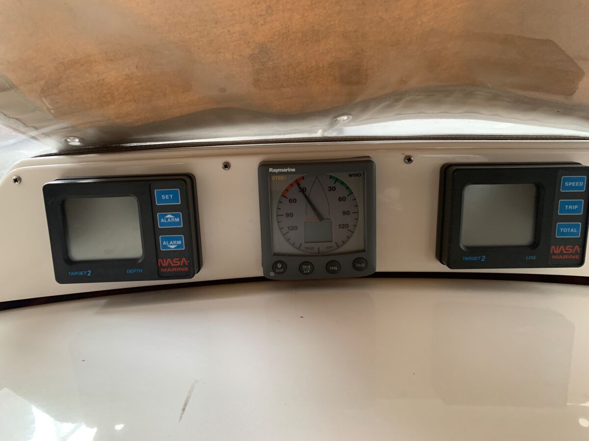 Segelyacht Hai 760 Decksalon Sailing World Yachtmakler 34