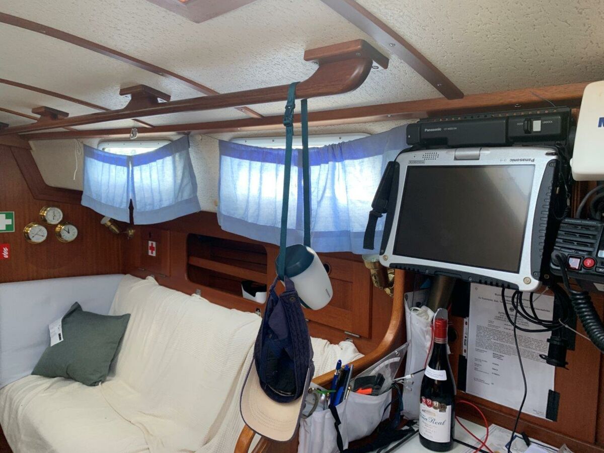 Segelyacht Hallberg-Rassy 29 Fehmarn Sailing World Yachtmakler 31