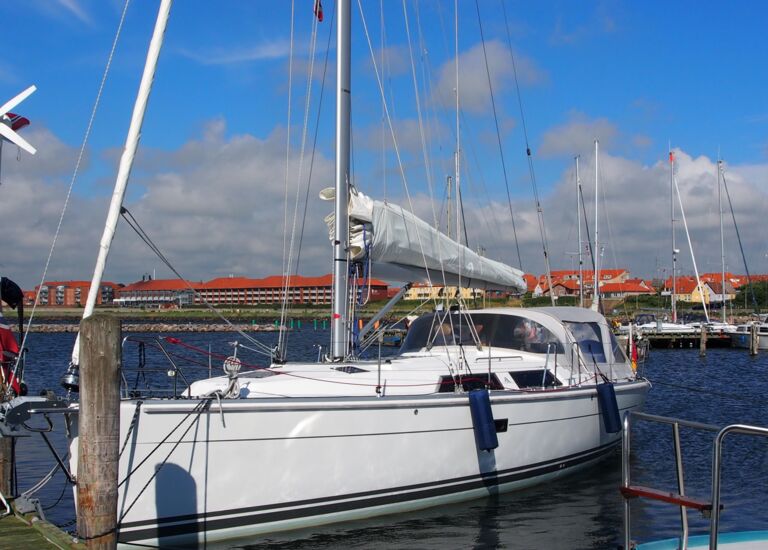 Segelyacht Hanse 375 Sailing World Yachtmakler Heiligenhafen 1
