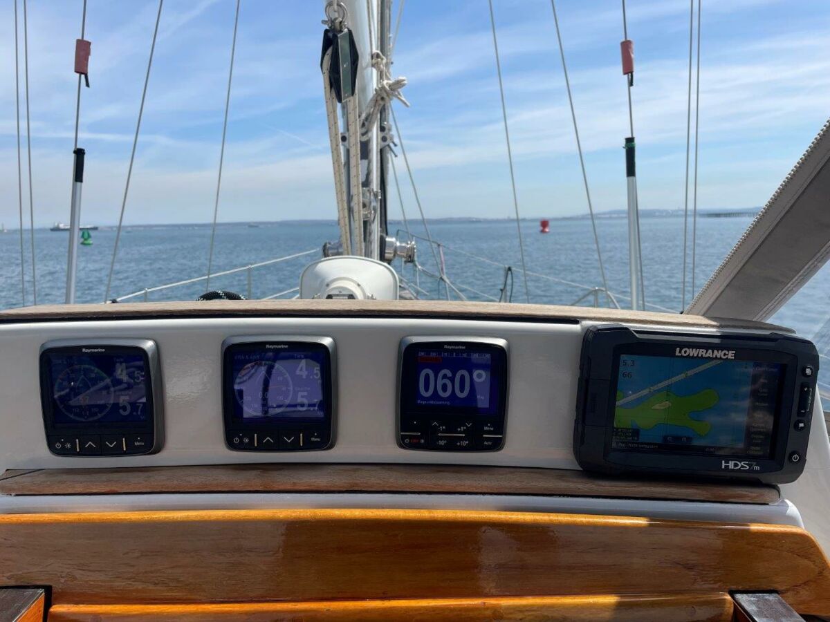 Segelyacht Motiva 39S Sailing World Yachtbrokers 45