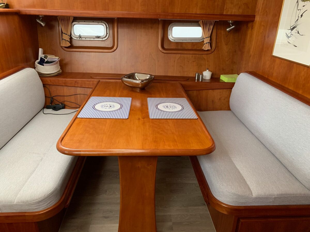 Vacance-1300-motoryacht-sailing-world-yachtbrokers-10-1
