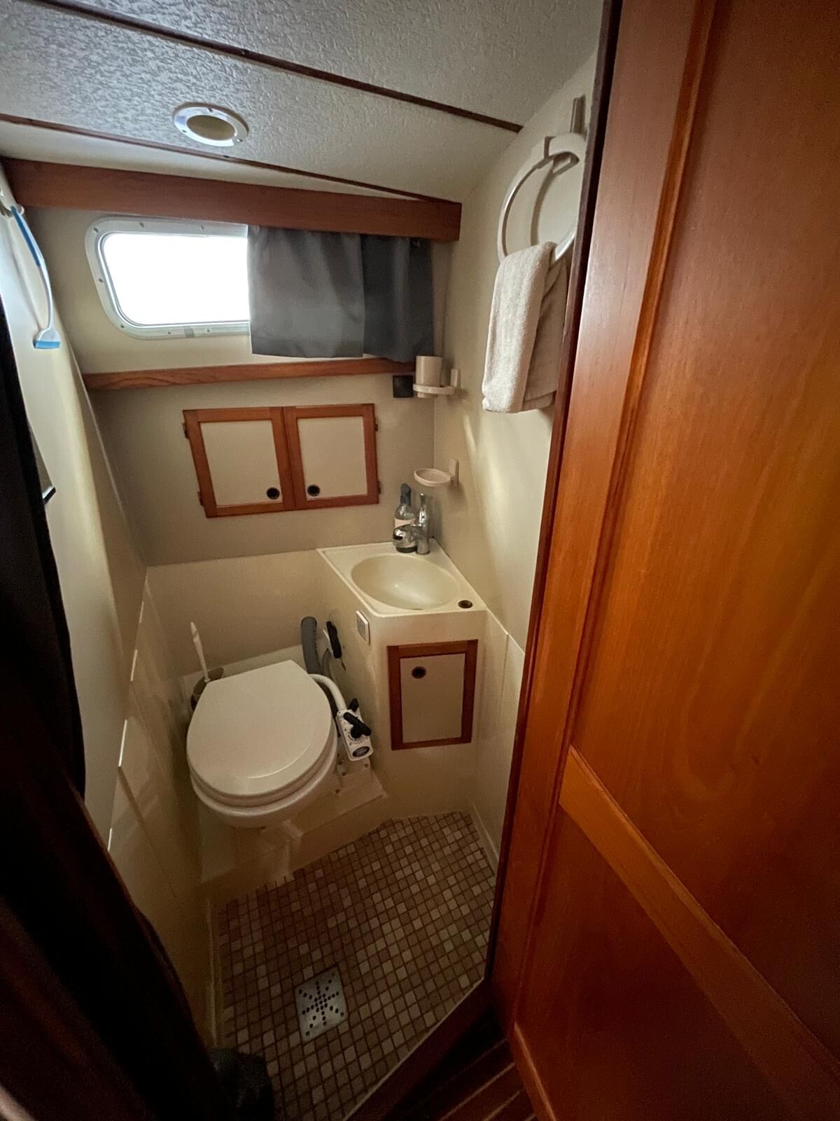 Motorsegler Nauticat 33 Sailing World Yachtmakler 32