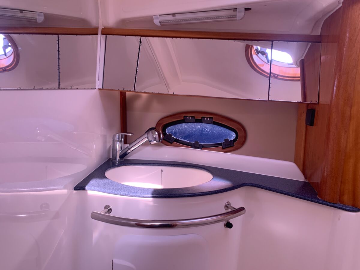 Motoryacht Bavaria 29 Sport Sailing World Yachtbrokers Heiligenhafen 16