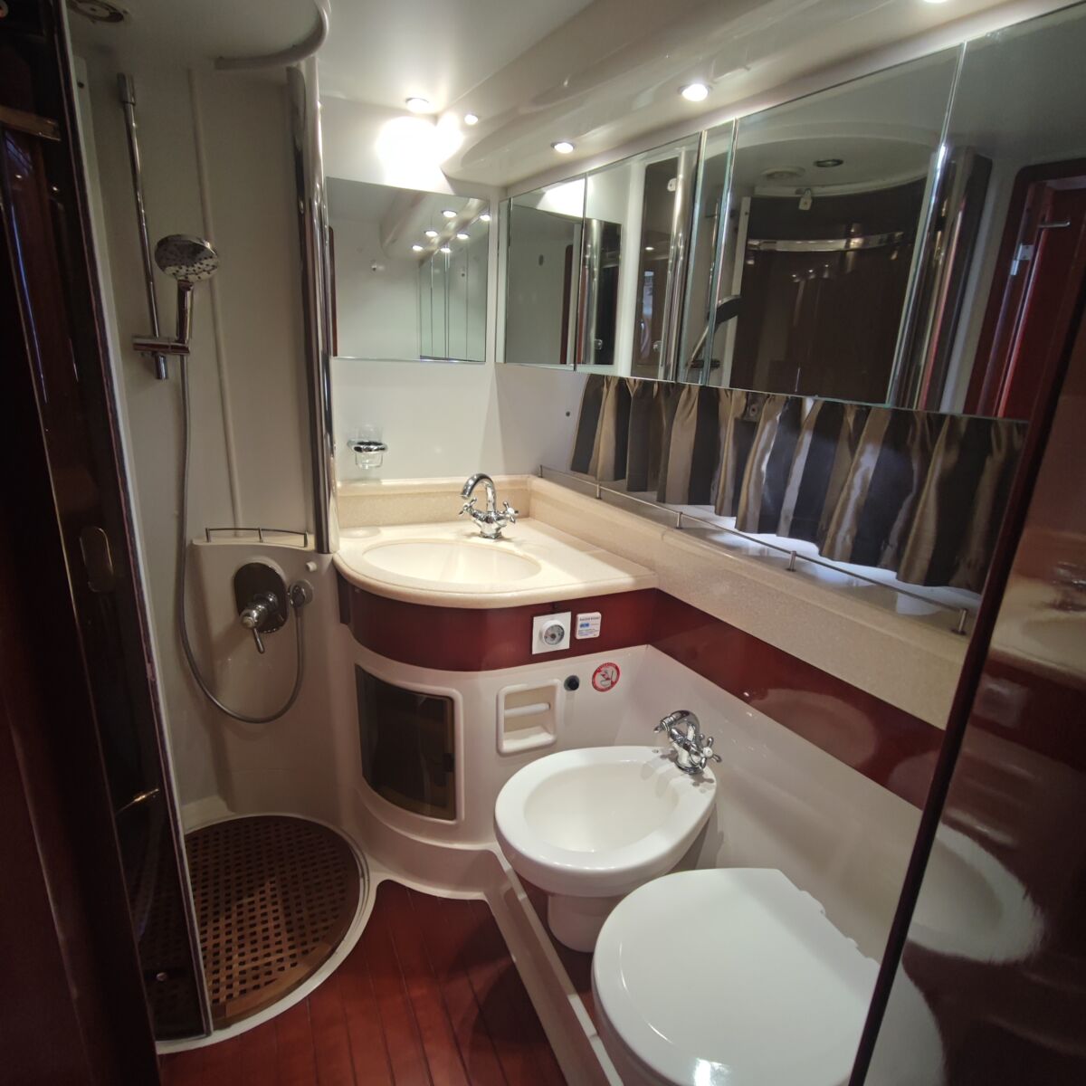 Motoryacht Fairline Squadron 50 Sailing World Yachtbrokers 13-1