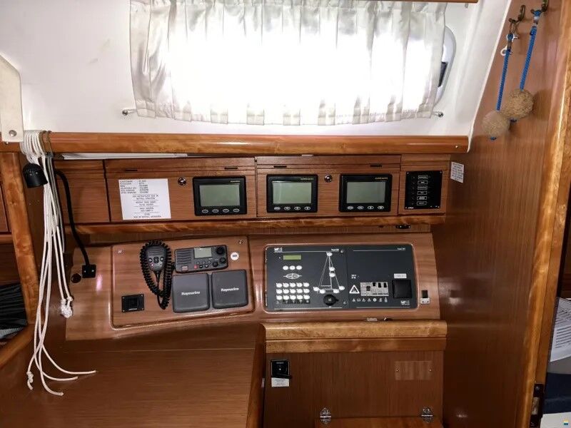 Sailing Yacht Bavaria 34 Cruiser Sailing World Yachtbrokers Heiligenhafen 3-1