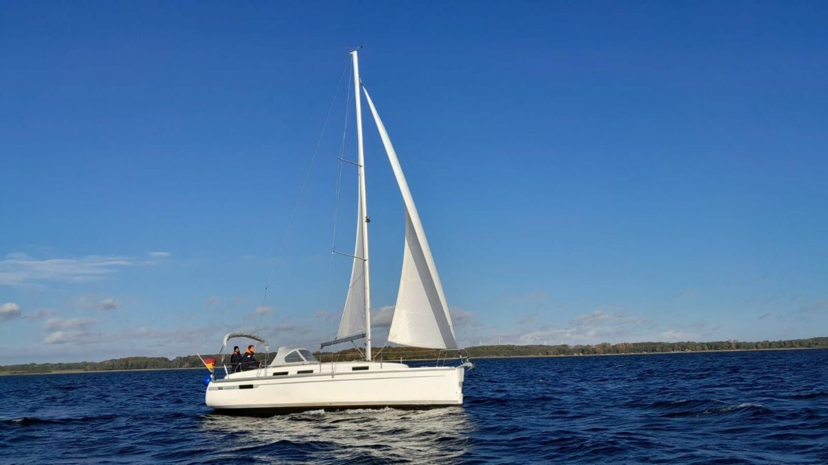 Sailing Yacht Bavaria Cruiser 32 Sailing World Yachtbrokers 38