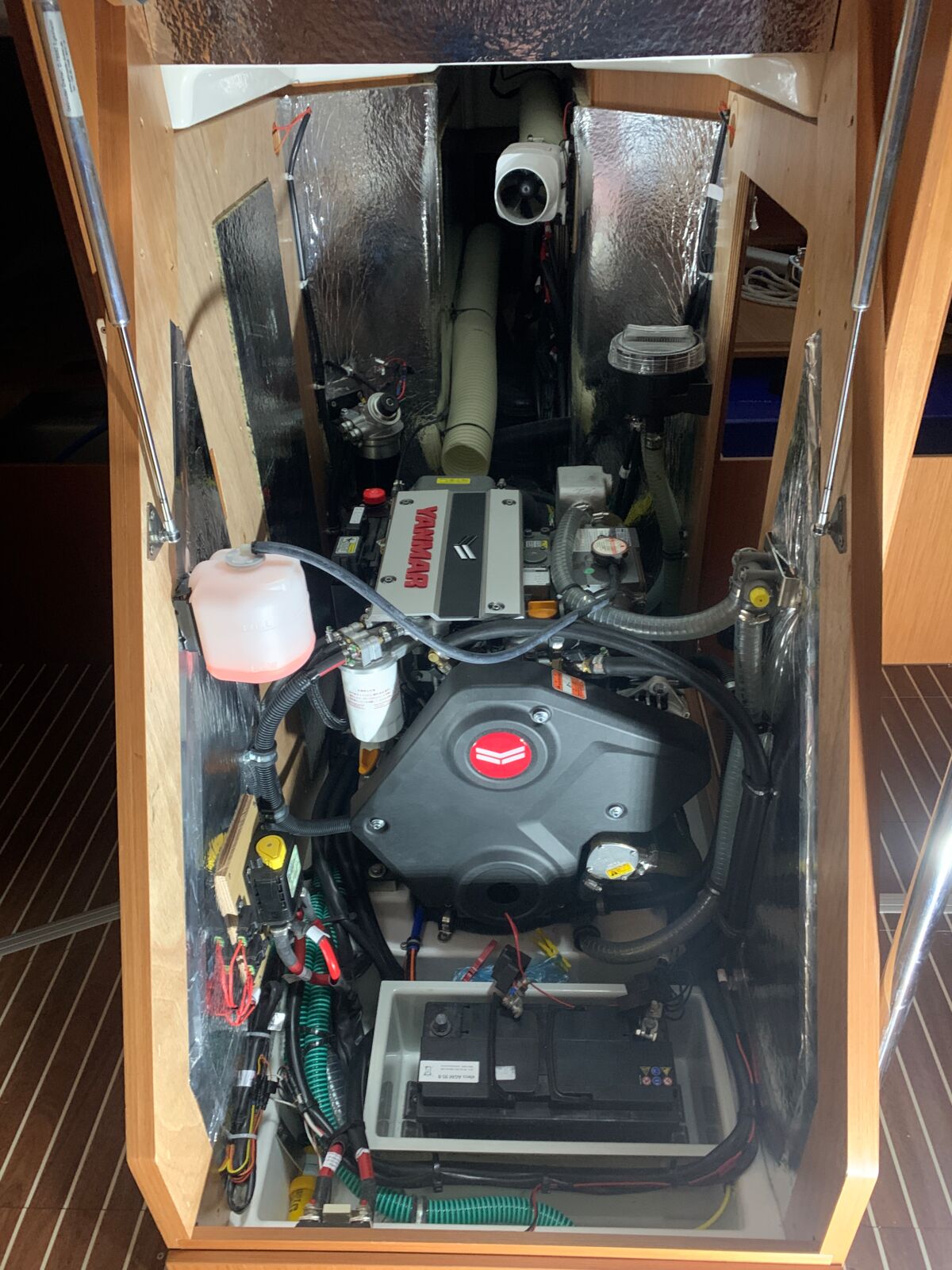 Sailing Yacht Bavaria Cruiser 38 Sailing World Yachtbrokers Heiligenhafen 57