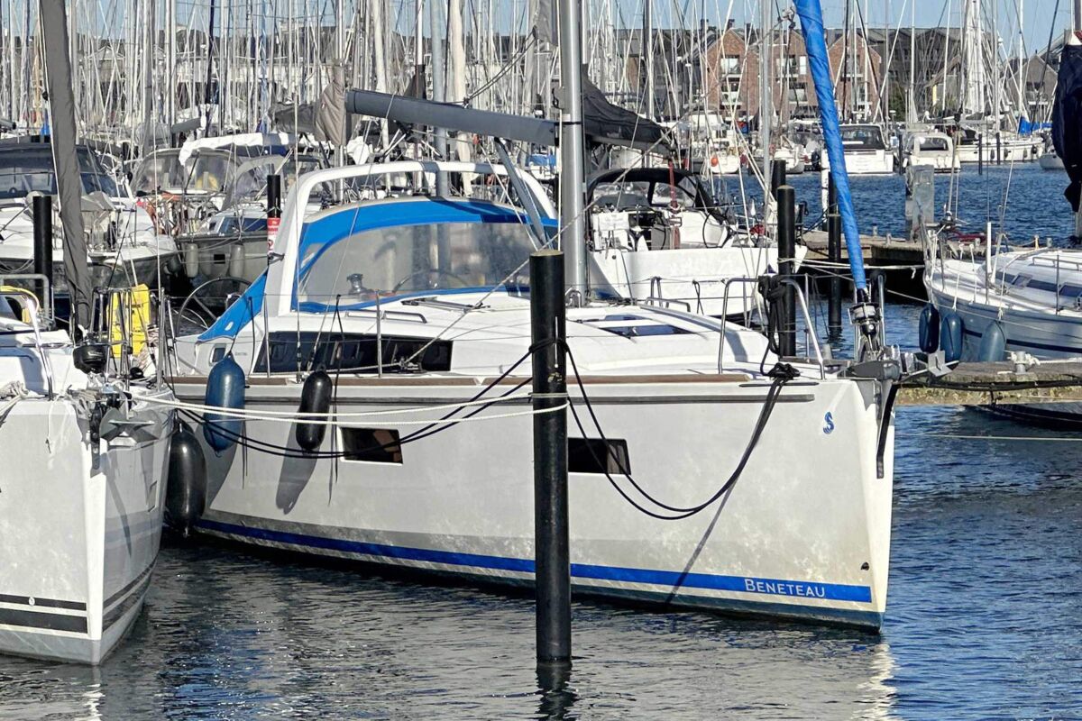 Sailing Yacht Beneteau Oceanis 38 - 2
