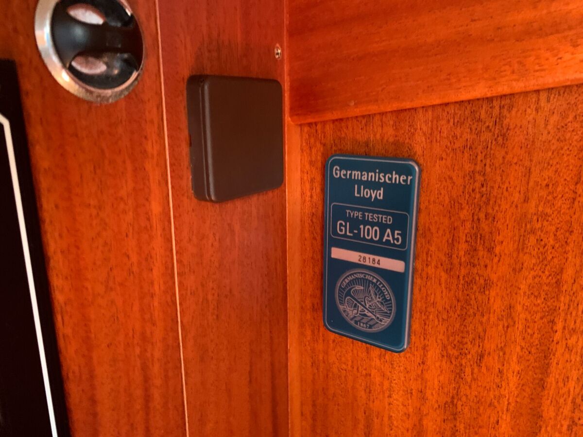 Sailing Yacht Hallberg-Rassy 34 Sailing World Yachtmakler Heiligenhafen 16