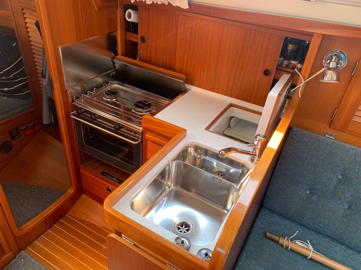 Sailing Yacht Hallberg-Rassy 34 Sailing World Yachtmakler Heiligenhafen 25