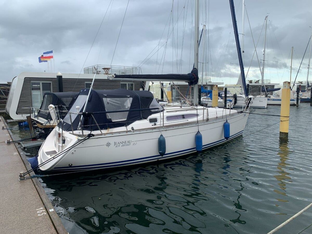 Sailing Yacht Jeanneau Sun Odyssey 32.2 Sailing World Yachtbrokers Heiligenhafen 1