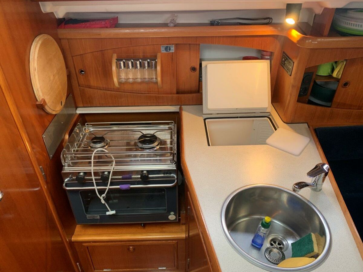 Sailing Yacht Jeanneau Sun Odyssey 32.2 Sailing World Yachtbrokers Heiligenhafen 16