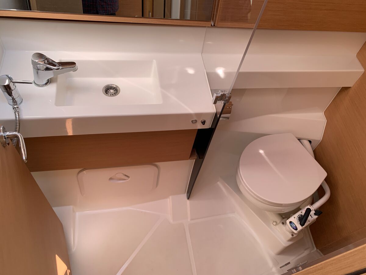Sailing Yacht Jeanneau Sun Odyssey 410 Sailing World Yachtbrokers 22