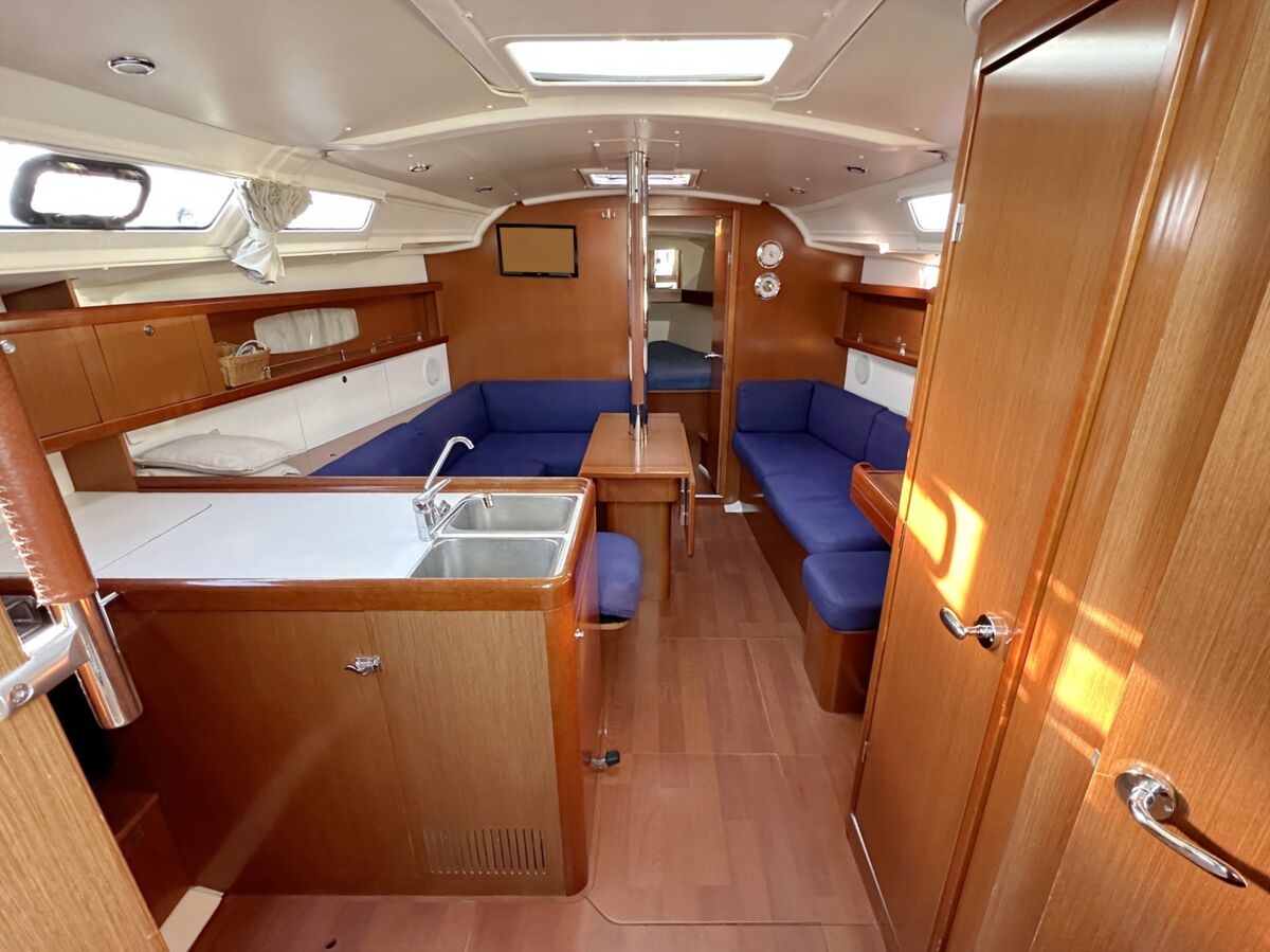 Sailing yacht Beneteau Oceanis 37 Sailing World Yachtbrokers Heiligenhafen 10