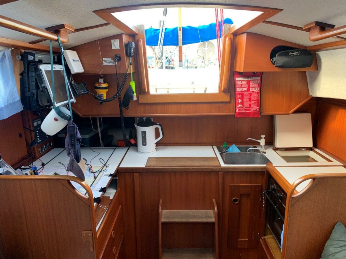 Segelyacht Hallberg-Rassy 29 Fehmarn Sailing World Yachtmakler 38