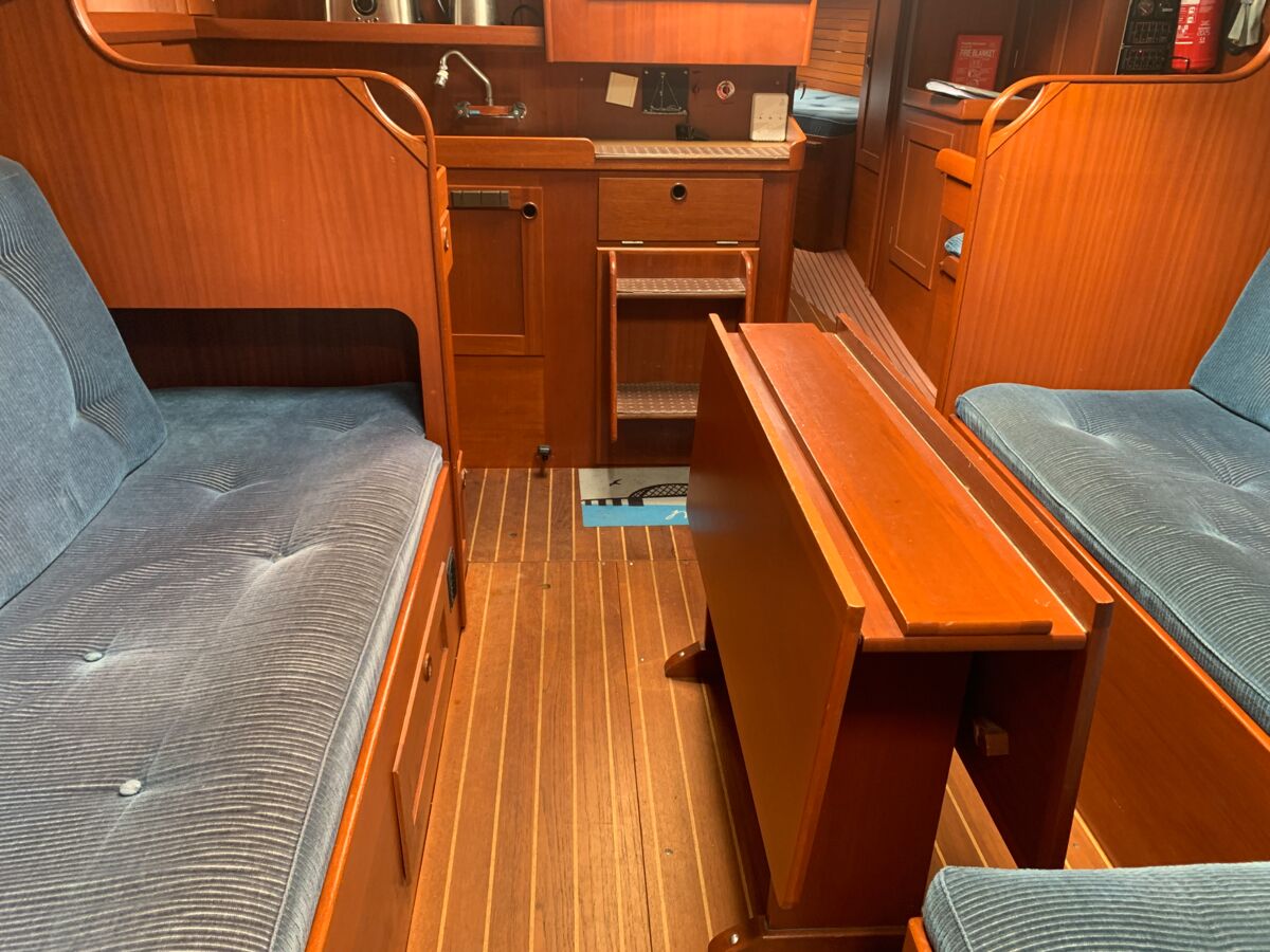 Segelyacht Hallberg-Rassy 352 Scandinavia by Sailing World Yachtbrokers Heiligenahafen 24