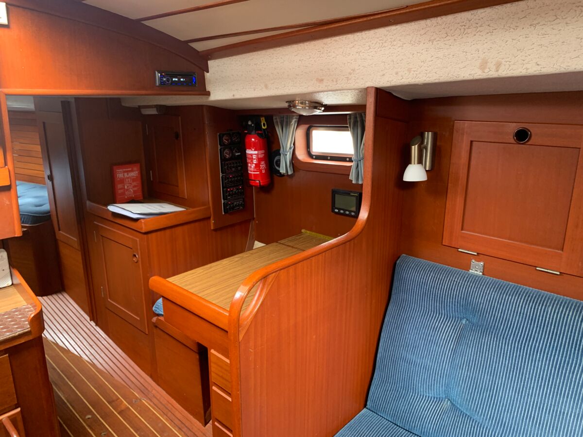 Segelyacht Hallberg-Rassy 352 Scandinavia by Sailing World Yachtbrokers Heiligenahafen 9