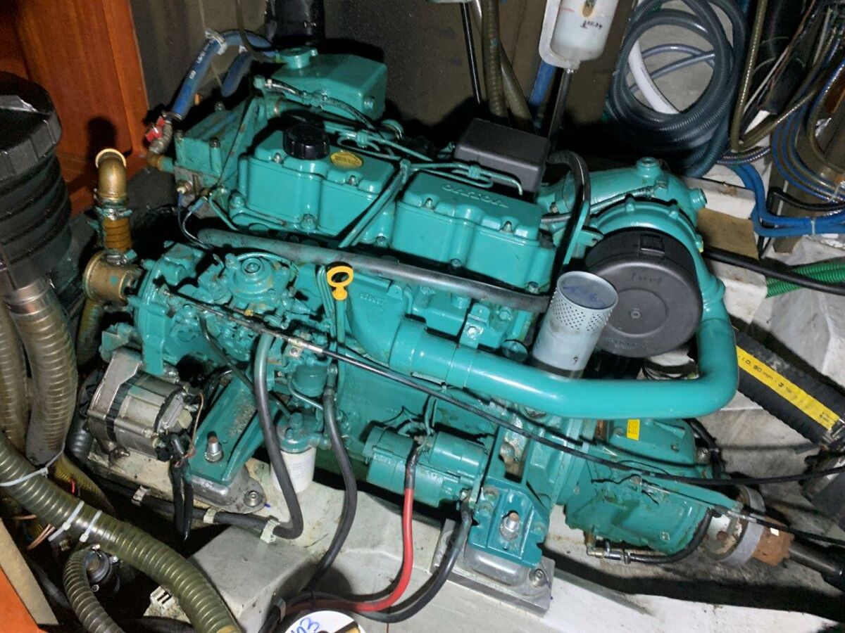 Segelyacht Hallberg-Rassy 45 Sailing World Yachtmakler   (48)