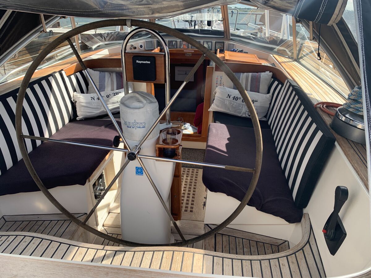 Segelyacht Hallberg-Rassy 45 Sailing World Yachtmakler Heiligenhafen 31