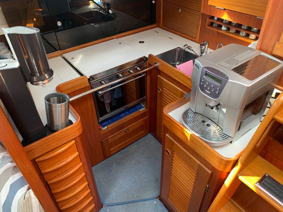 Segelyacht Hallberg-Rassy 45 Sailing World Yachtmakler Heiligenhafen 59