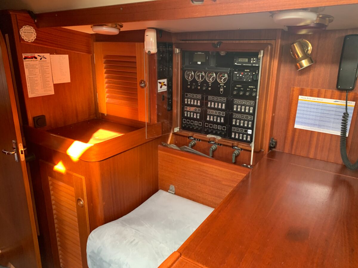 Segelyacht Hallberg-Rassy 45 Sailing World Yachtmakler Heiligenhafen 79
