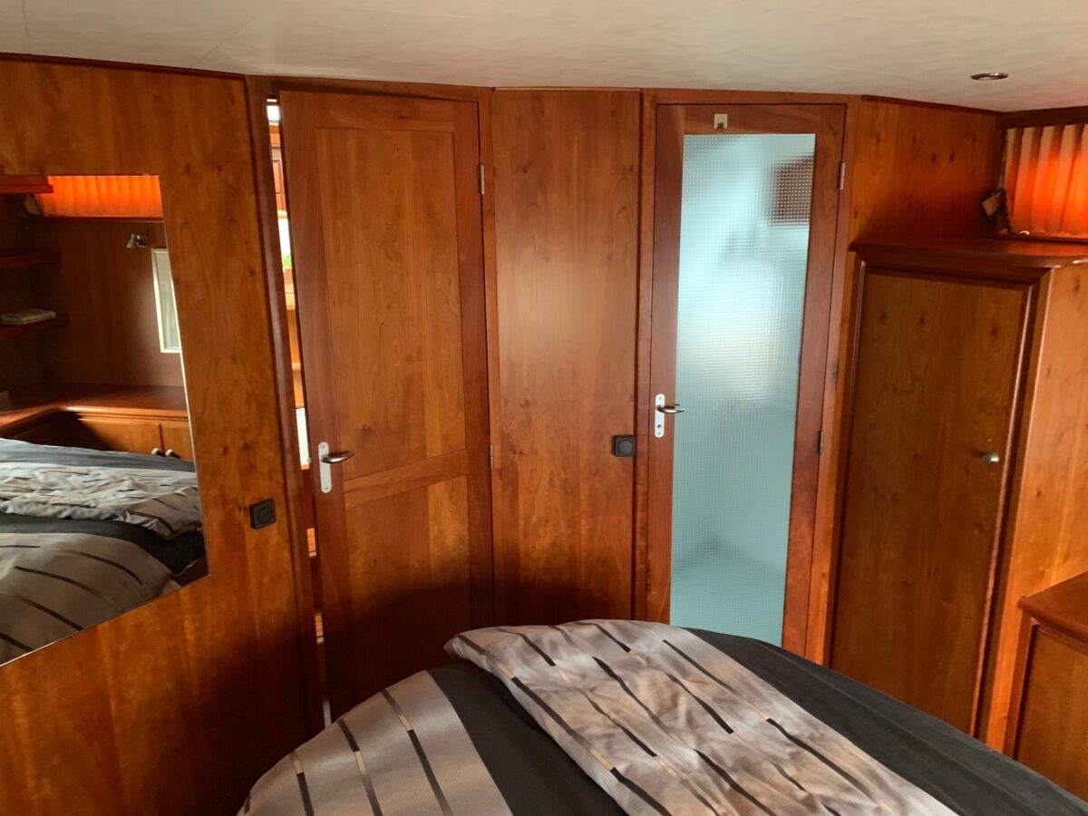 Vacance-1300-motoryacht-sailing-world-yachtbrokers-21