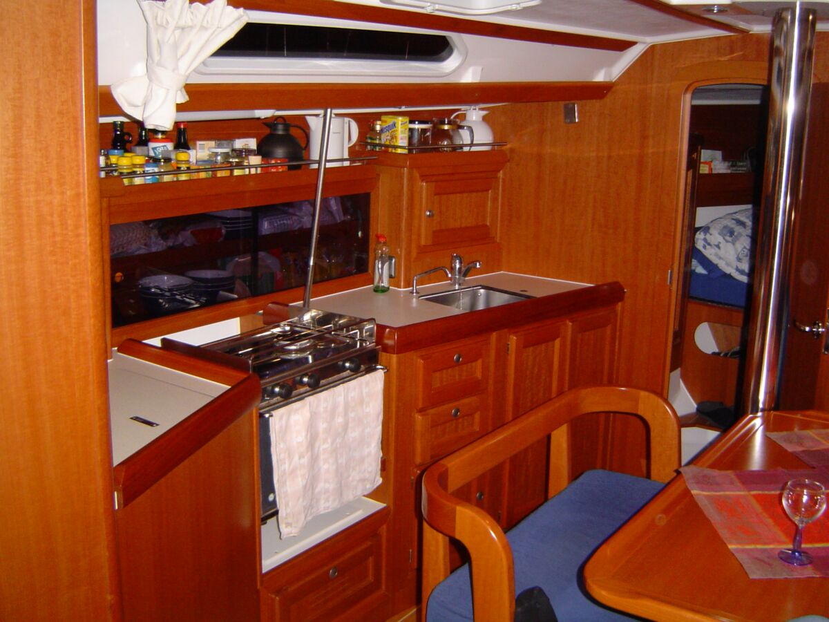 Dufour 38 Sailing World Yachtmakler 18