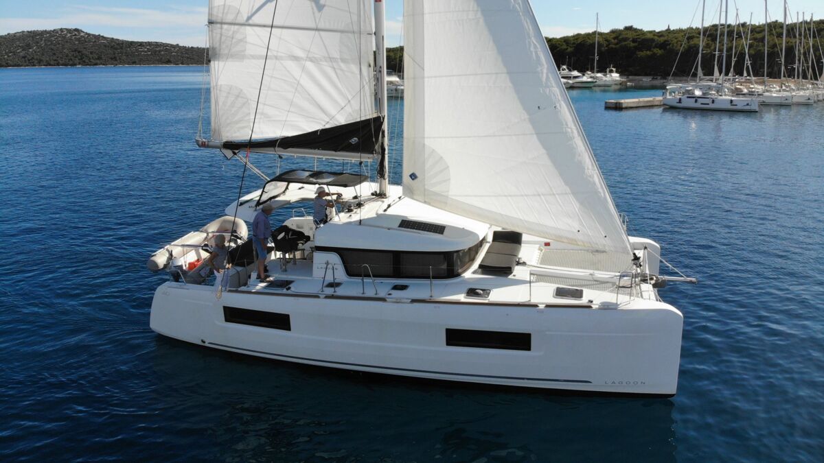 Lagoon 40 Katamaran Sailing World Yachtbrokers Heiligenhafen 4