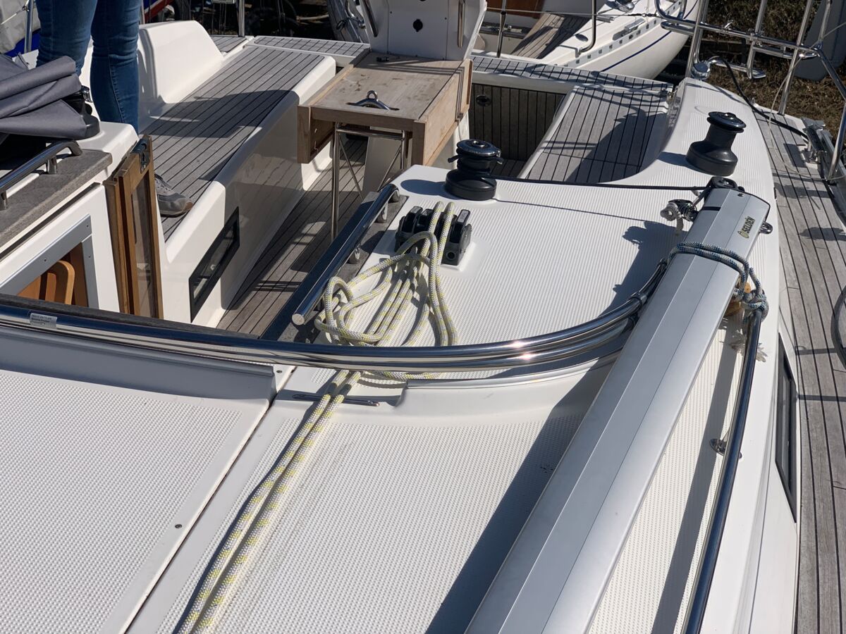 Sailing Yacht Bavaria Cruiser 32 Sailing World Yachtbrokers 21