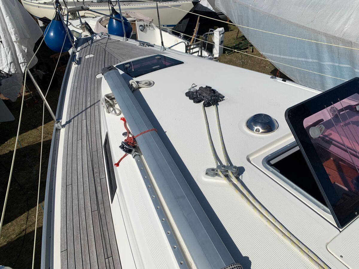Sailing Yacht Bavaria Cruiser 32 Sailing World Yachtbrokers 29