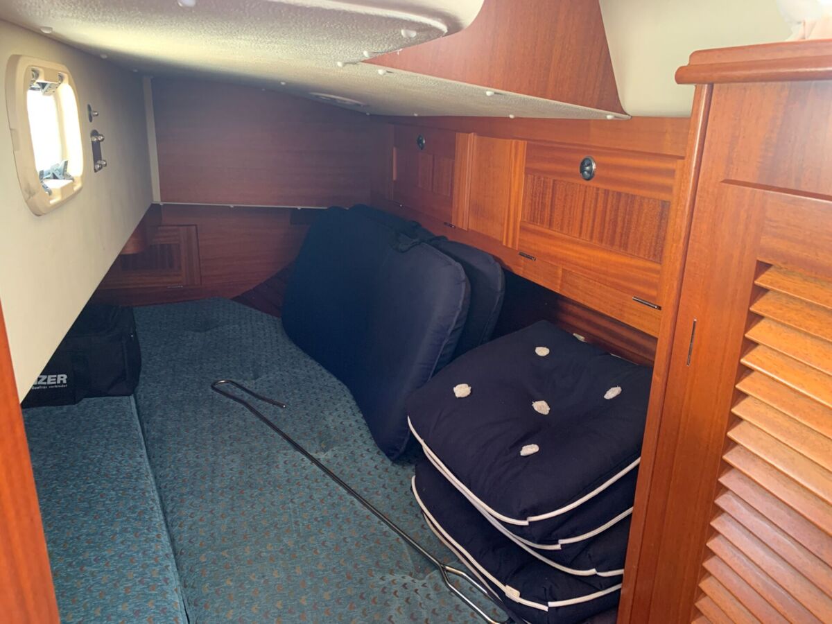 Sailing Yacht Hallberg-Rassy 34 Sailing World Yachtmakler Heiligenhafen 30