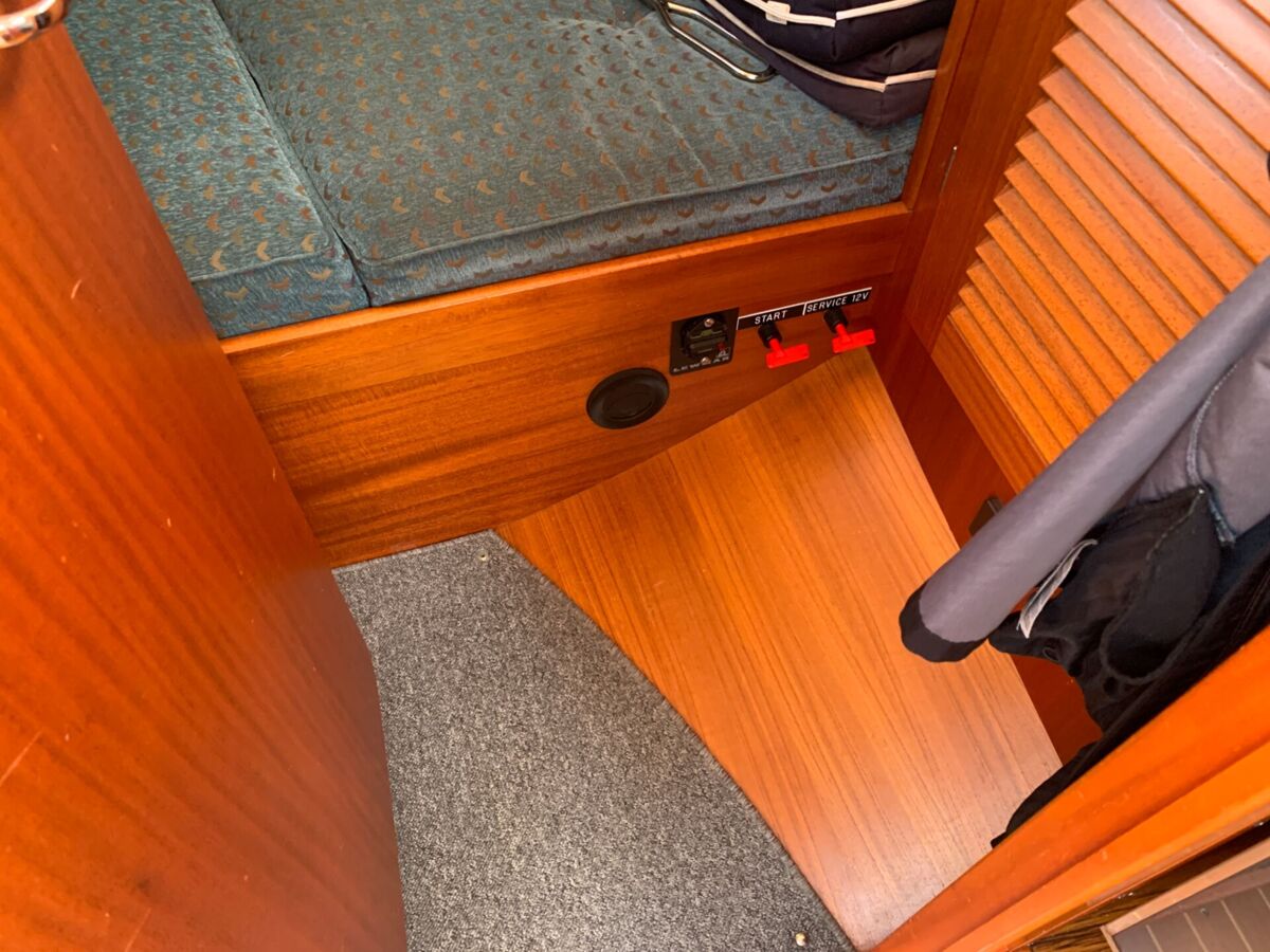 Sailing Yacht Hallberg-Rassy 34 Sailing World Yachtmakler Heiligenhafen 31