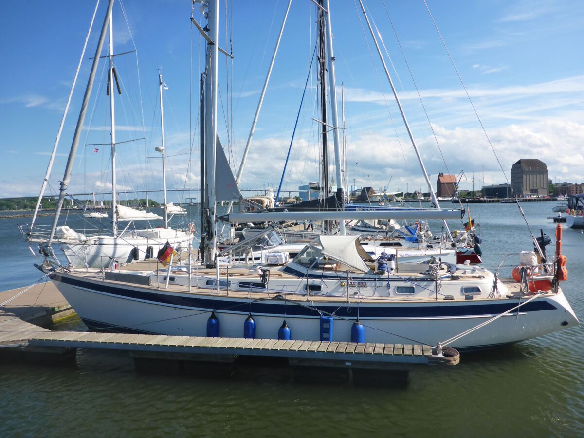 Sailing Yacht Hallberg-Rassy 42 F Sailing World Yachtbrokers Heiligenhafen 1