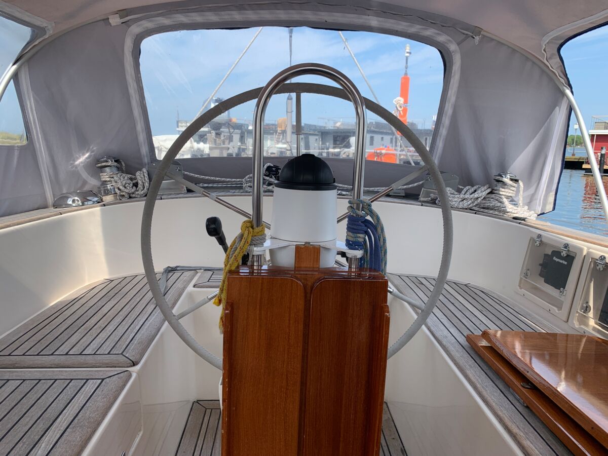 Sailing Yacht Hallberg-Rassy 42 F Sailing World Yachtbrokers Heiligenhafen 18 (2)