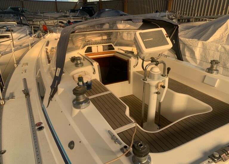 Sailing Yacht Moody 37 Sailing World Yachtbrokers 1