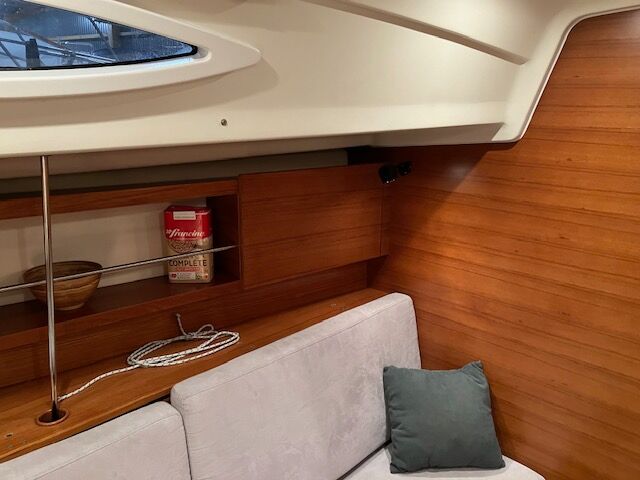 Sailing Yacht Salon 34 Sailing World Yachtbrokers 14